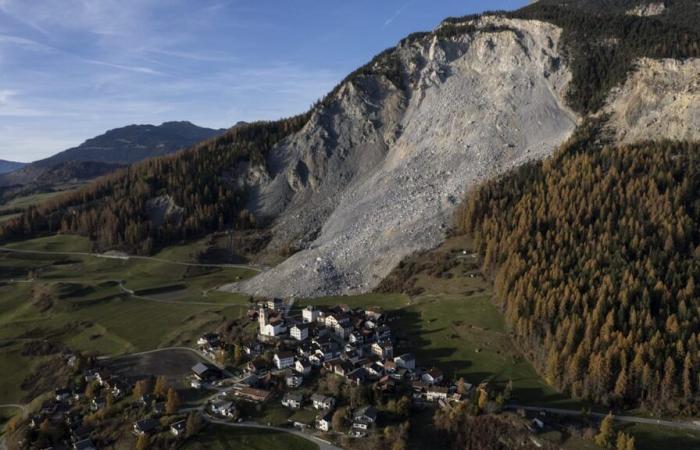 Brienz à nouveau menacée par un glissement de terrain: l’évacuation d’un village suisse menacée