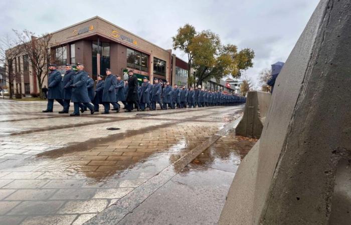 Jour du Souvenir 2024 – Les gens de la région se souviennent avec les militaires de Bagotville