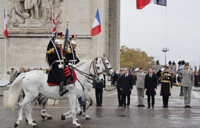 Emmanuel Macron et le Premier ministre britannique commémorent l’Armistice sur les Champs-Élysées