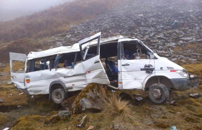 Pérou : 11 morts après la chute d’un minibus dans un ravin