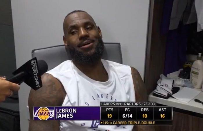 LeBron James bat son propre record et distingue un fan alors que les fans font la même blague