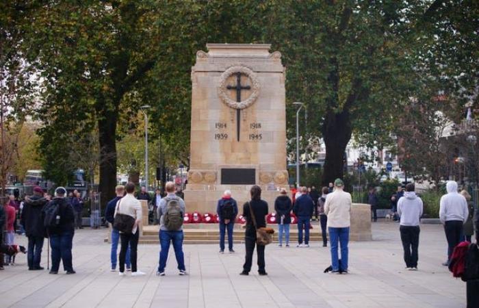 Le Royaume-Uni prend une pause pour se souvenir du personnel militaire tombé au combat