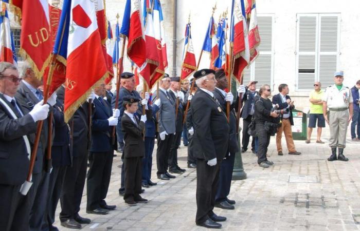 Matthieu Klespert, Loirétain 19 ans, est porte-étendard depuis l’âge de neuf ans