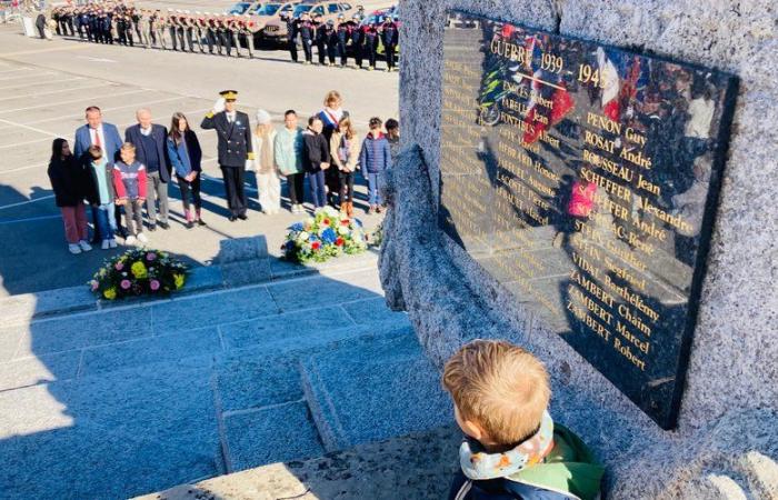 Mende a commémoré l’Armistice de la Grande Guerre et le 100e anniversaire du monument aux morts, place du Foirail