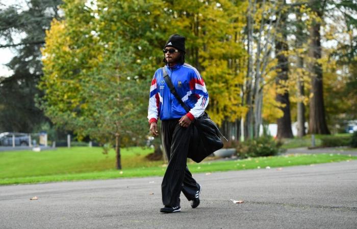 l’arrivée très remarquée de Jules Koundé en survêtement à Clairefontaine (vidéo)