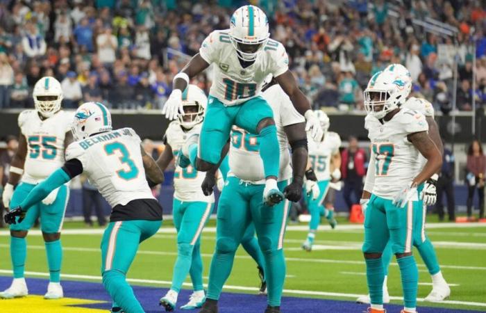 Les Dolphins mettent fin à une séquence de 3 défaites consécutives en battant les Rams 23-15