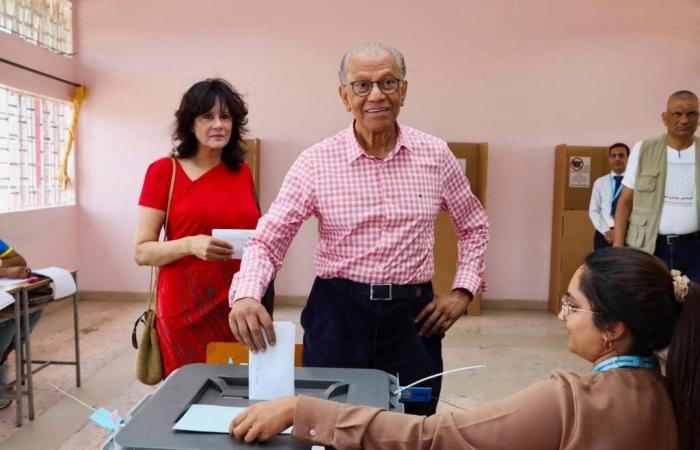 le chef de l’opposition revendique la victoire