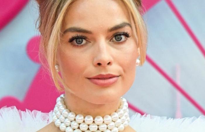 Margot Robbie dévoile son corps post-partum un mois après son accouchement, et cela provoque (encore) des réactions