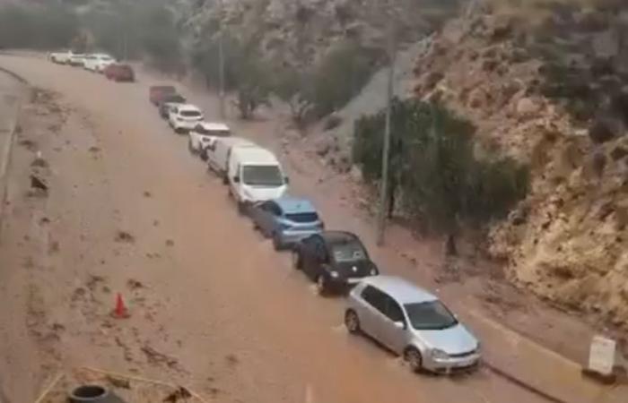 torrents d’eau et de boue, rivières sortant de leur lit, autoroute fermée… des images impressionnantes d’inondations dans la région d’Almeria