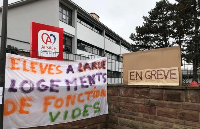 «Ça nous frappe aux tripes»… Les enseignants en grève pour que les élèves à la rue occupent des logements vides