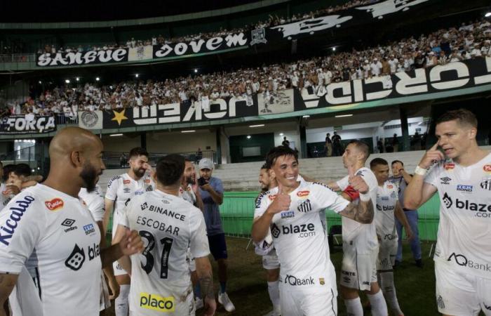 Santos, ancien club de Pelé et Neymar, revient en première division brésilienne