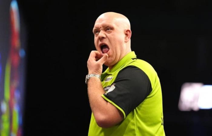 Michael van Gerwen absent du Grand Chelem alors que Luke Littler touche presque neuf fléchettes