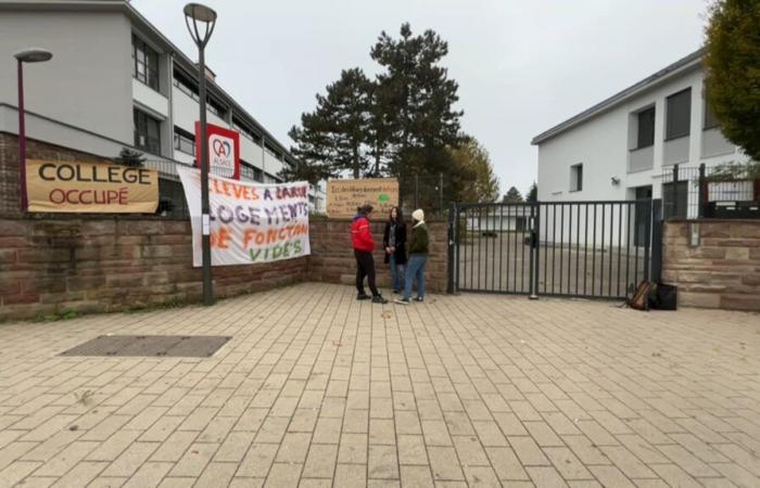 les professeurs des collèges en grève pour obtenir le relogement des étudiants sans abri