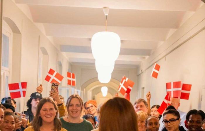 La reine Mary rend visite aux diaconesses pour perpétuer une tradition royale vieille de 160 ans