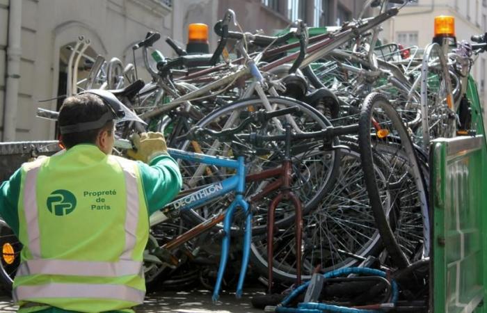 quelles sont les conditions pour que la mairie retire un vélo attaché ?