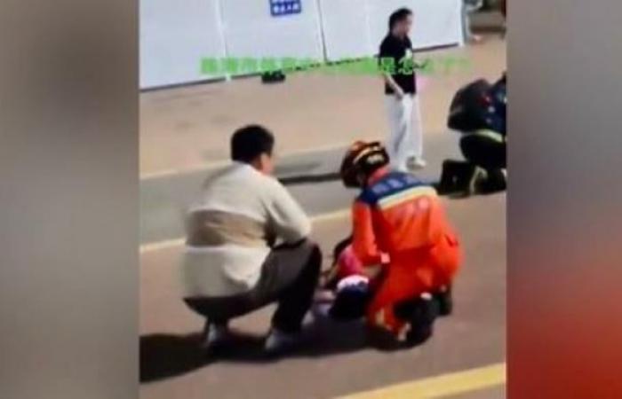 35 personnes tuées et 43 blessées après qu’une voiture a percuté une foule près du centre sportif de Zhuhai, dans le sud du pays – Un conducteur arrêté