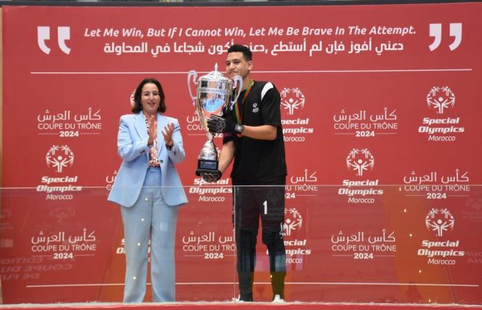 les vainqueurs de la Coupe du Trône de Futsal