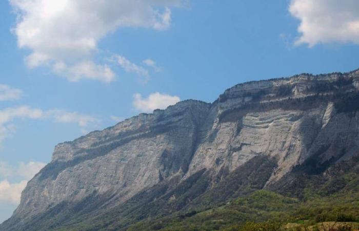 Un moniteur de parapente décède dans un accident de wingsuit à Ceillac