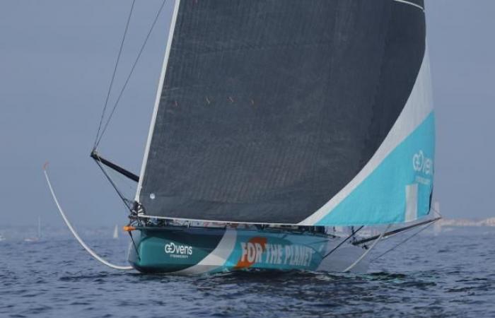 Après un peu plus de 48 heures de course, Sam Goodchild en reconnaissance du Vendée Globe