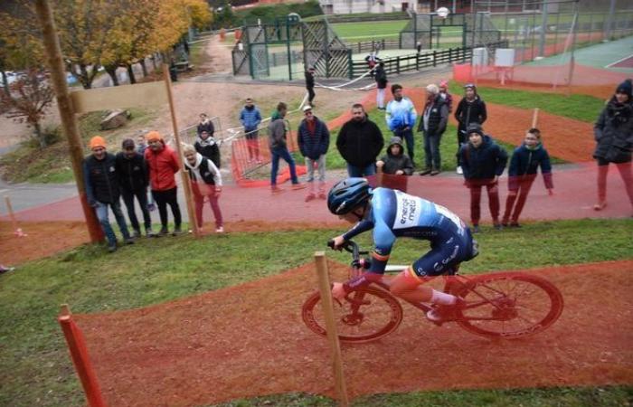 Le cyclo-cross de Belmont-de-la-Loire attire toujours autant de monde