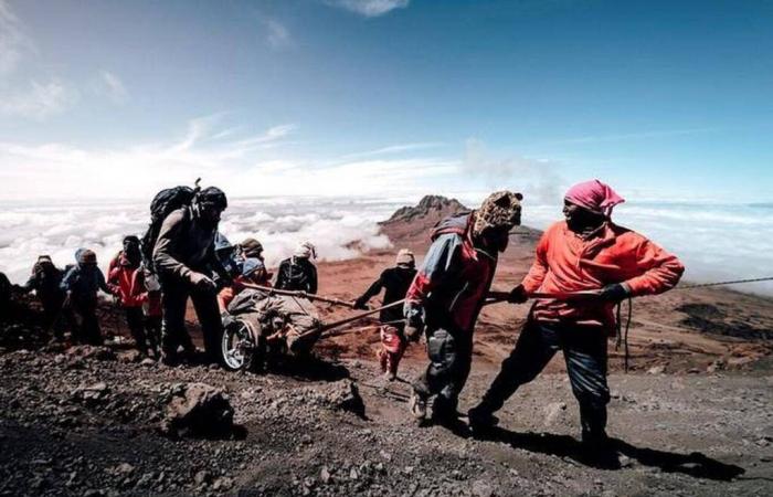 Handicapé depuis le Bataclan, il a gravi le Kilimandjaro avec sa femme – Édition du soir Ouest-France