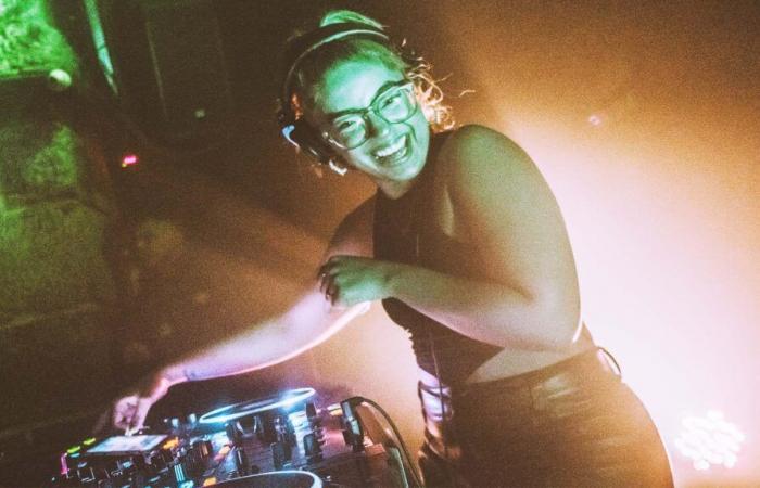 le DJ qui mixe baile funk, drum’n’bass et rave jouera à Paris