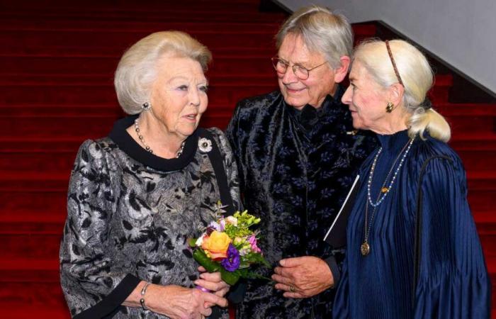 La princesse Beatrix assiste à un ballet avant de partir pour les Caraïbes