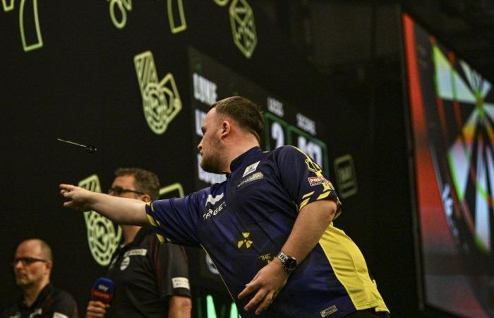 Luke Littler joue le showman au Grand Slam of Darts alors qu’il rate le record de 9 dards par millimètres