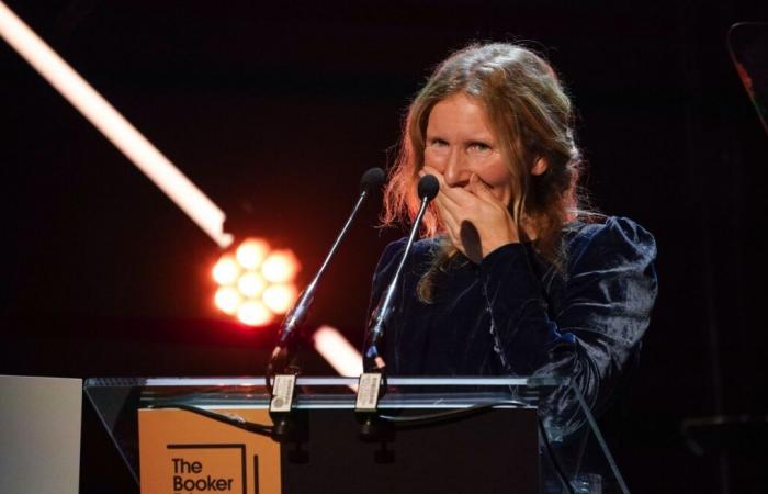 Le Booker Prize décerné à l’auteure britannique Samantha Harvey pour son roman « Orbital »