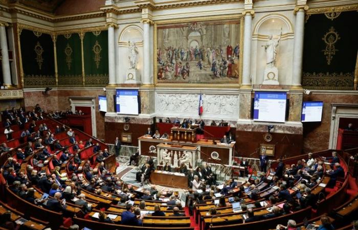 le gouvernement multiplie les gestes envers son camp, avant un probable départ du texte du Sénat