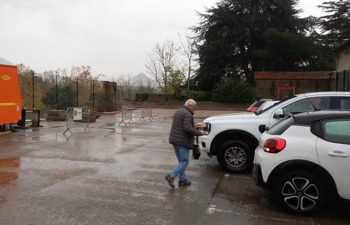 Onze nouvelles places de parking gratuites à Foix ! Derrière la prison, des travaux sont en cours pour agrandir le parking des Terrasses de l’Ariège