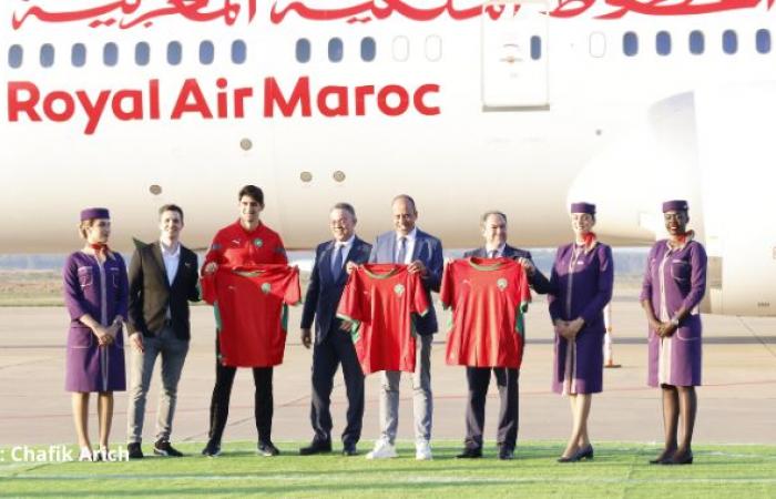 En présence des joueurs et de l’entraîneur Walid Regragui Le nouveau maillot de l’équipe nationale a été présenté aujourd’hui à Salé – Maroc