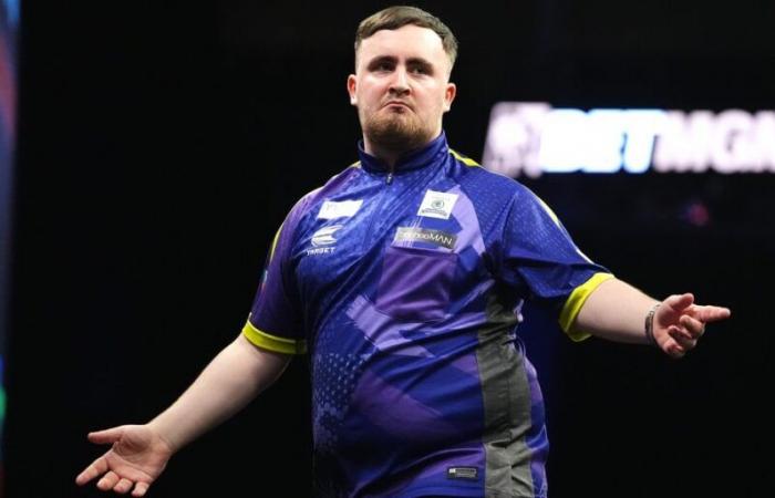 Luke Littler pris par surprise au Grand Slam of Darts alors qu’il se voit offrir une course de rêve jusqu’en finale