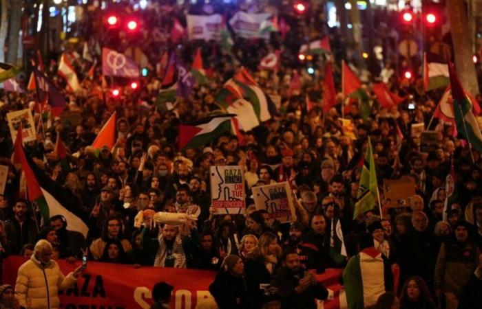 des milliers de manifestants à Paris contre le gala « Israël est éternel »