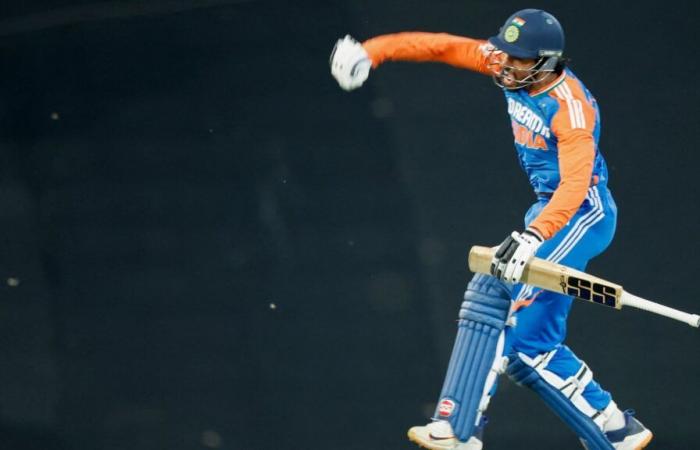 Tilak Varma bat l’Afrique du Sud, bat le record du monde avec son premier T20I siècle et atteint 7 six à Centurion