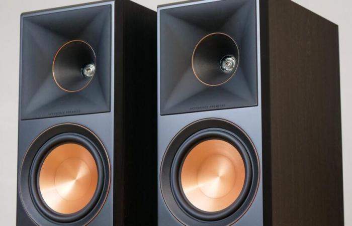 Un son puissant, un prix bas ? Le Klipsch RP-600M inspire sans casser le budget !