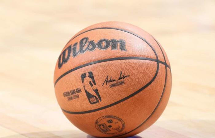 Vidéo : La NBA dévoile un nouveau ballon de basket doté d’un support pour les matchs de la Coupe NBA 2024