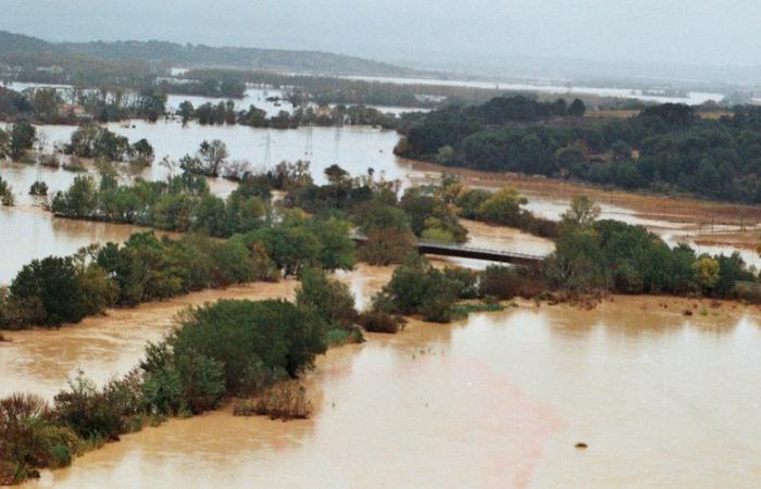 à Château Gléon, la rivière Berre a pulvérisé le pont, “il ne reste que les clefs de voûte”