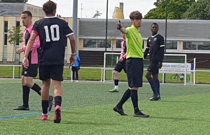 Un footballeur ornais heurte l’arbitre après avoir reçu un carton rouge pour un majeur