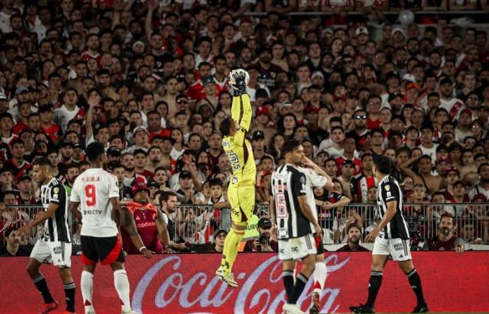 Everson, de Galo, se transforme dans une séquence contre Flamengo