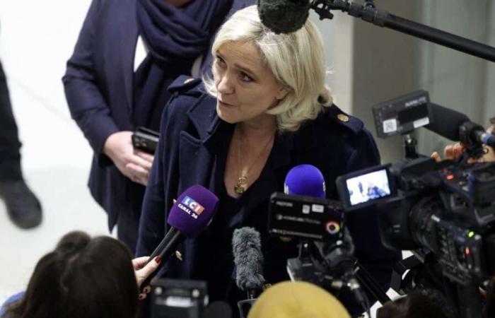 Cinq ans de prison et cinq ans d’inéligibilité demandés contre Marine Le Pen