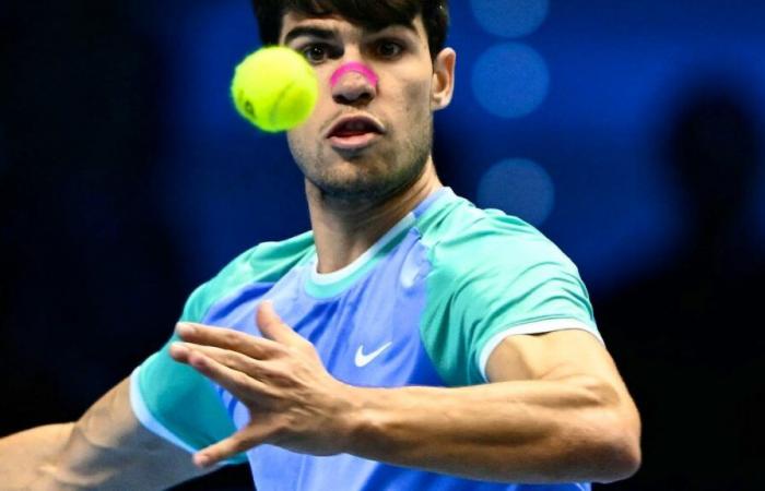 Alcaraz bat Rublev et repart au Masters