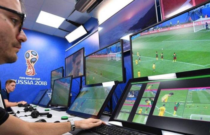 La Fifa veut permettre aux entraîneurs de contester une décision arbitrale