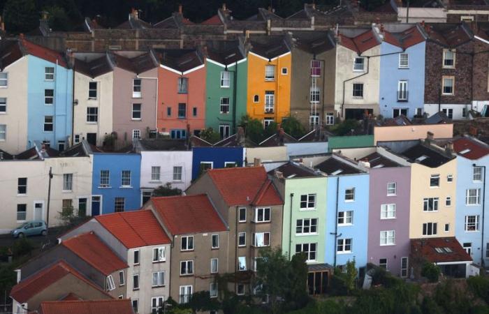 La croissance des prix de l’immobilier au Royaume-Uni s’accélère mais le budget assombrit les perspectives, selon une enquête RICS