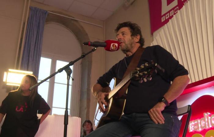 “Ça fait plaisir d’être là”, Patrick Bruel, professeur d’un jour, pour la dictée ELA avec des lycéens