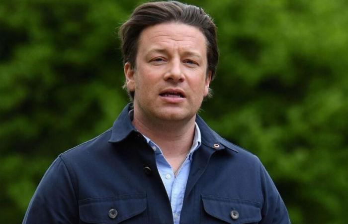 Le célèbre chef Jamie Oliver cesse de vendre son livre pour enfants, critiqué par les autochtones