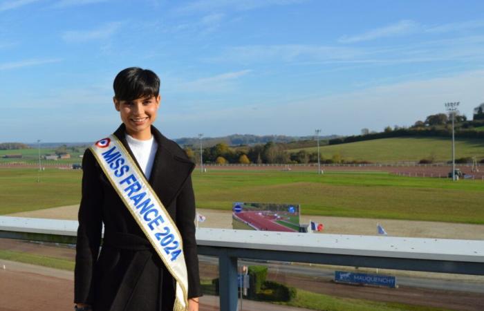 Eve Gilles, Miss France 2024, était présente à cet hippodrome de Seine-Maritime