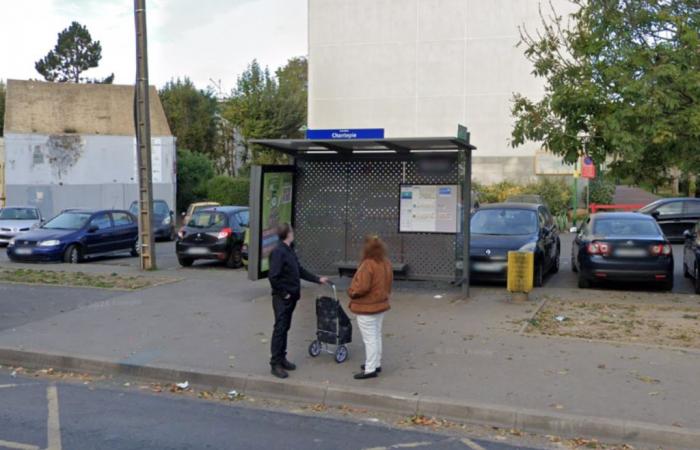 un adolescent mortellement poignardé dans la rue