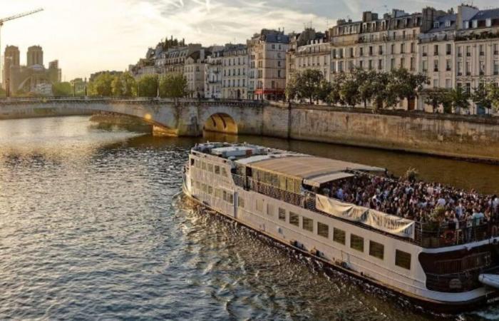 Cette péniche naviguera sur la Seine, avec DJ sets et performances live tout au long de la traversée