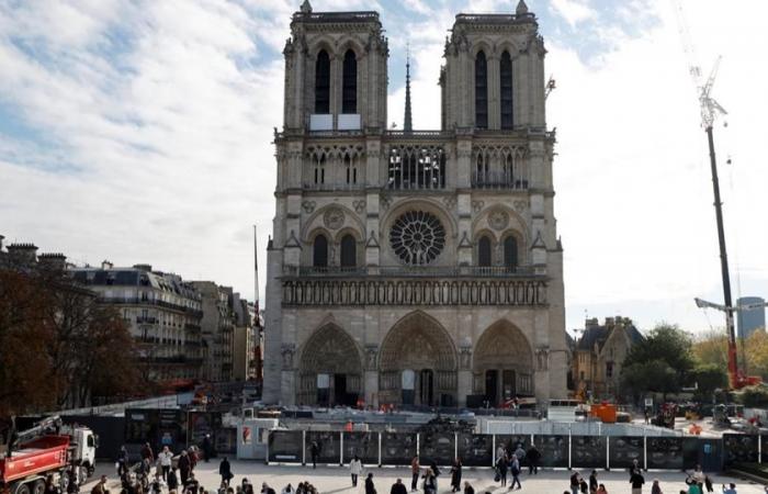 Emmanuel Macron prononcera son discours sur la place, et non dans la cathédrale